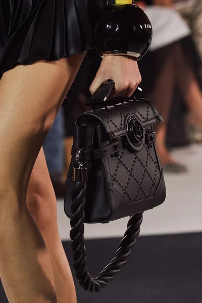 Look 28